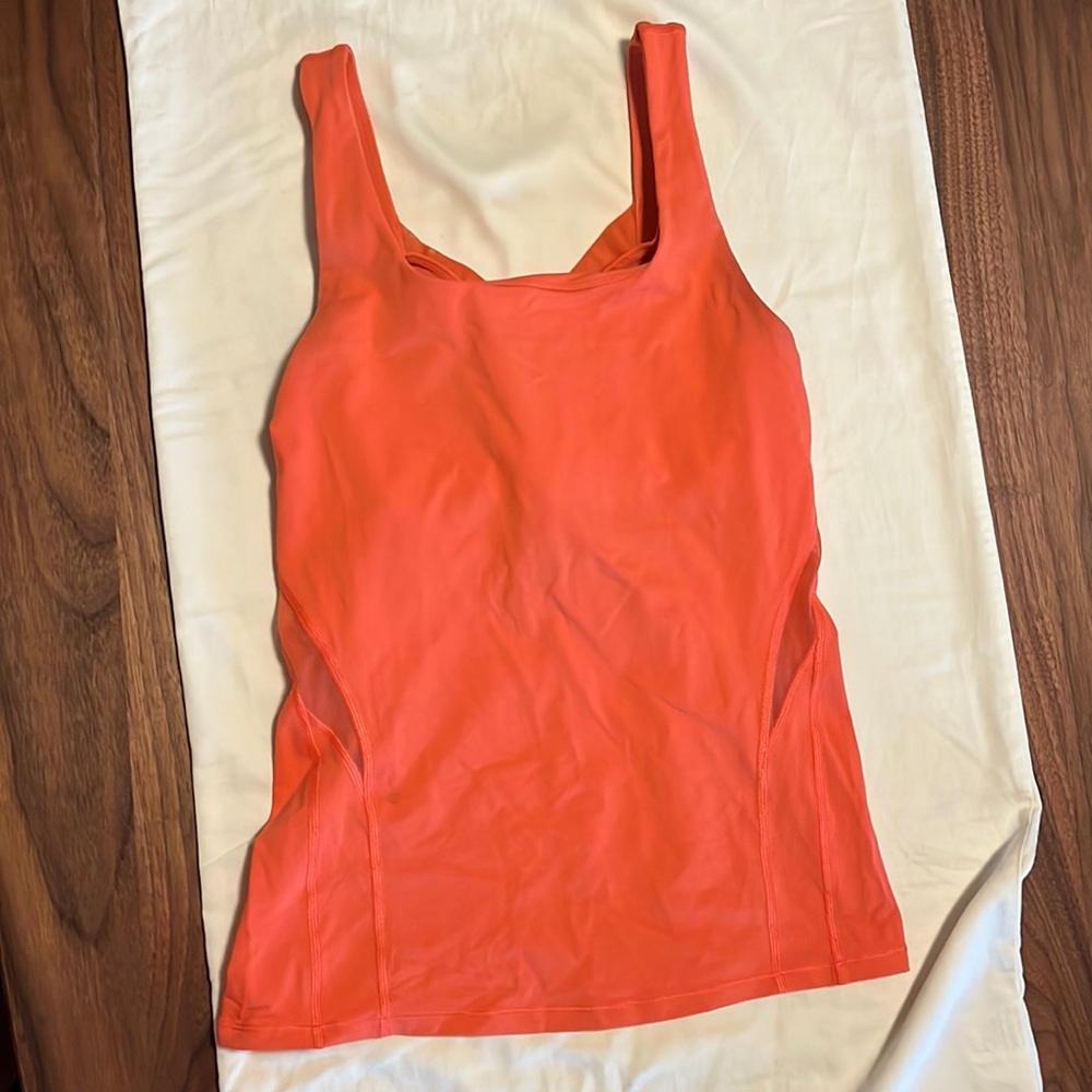Workout tank with built-in bra
